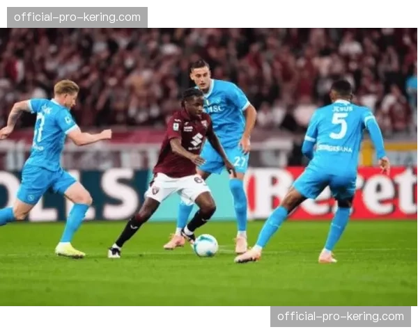 半场战报:尼斯主场0-0暂平马赛,双方在中场的压迫绞杀异常激烈 半场战报:尼斯主场0-0暂平马赛,双方在中场的压迫绞杀异常激烈