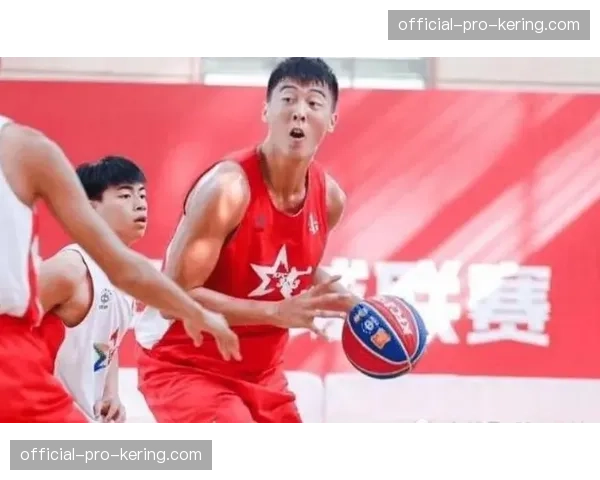 “评论：传统内线式微？余嘉豪与杨瀚森的对决预示中锋新定义”