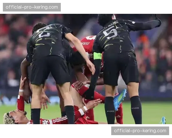 埃基蒂克无对抗受伤被担架抬下场，利物浦再遭重创